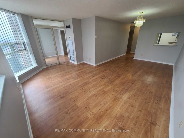 Lph04 - 2460 Eglinton Ave E