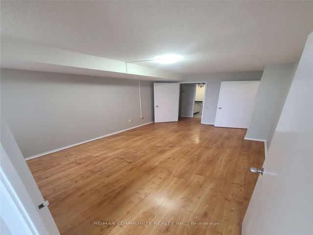 Lph04 - 2460 Eglinton Ave E