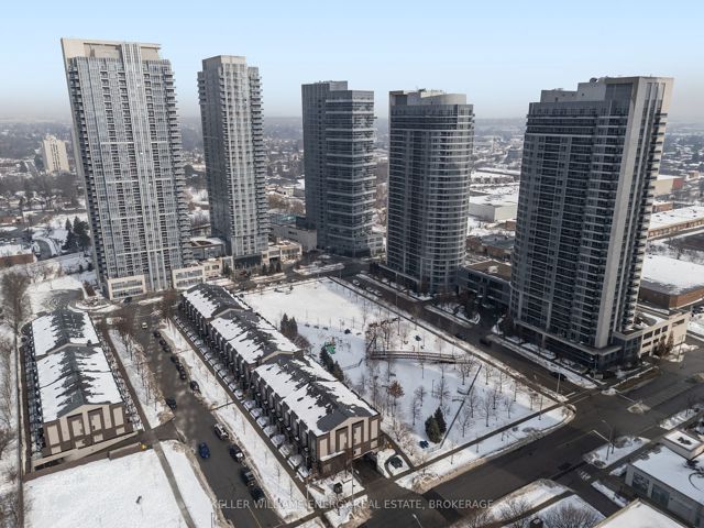 805 - 225 Village Green Sq