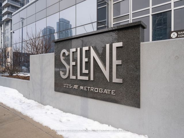 805 - 225 Village Green Sq