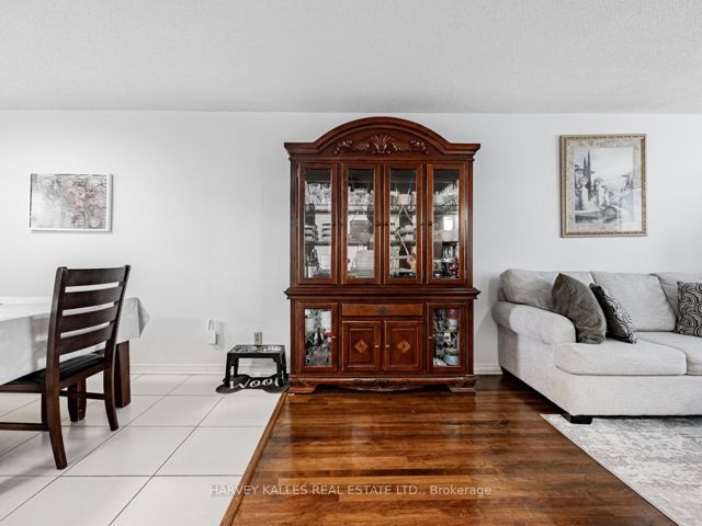 278 - 55 Collinsgrove Rd