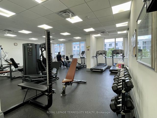 912 - 11 Lee Centre Dr