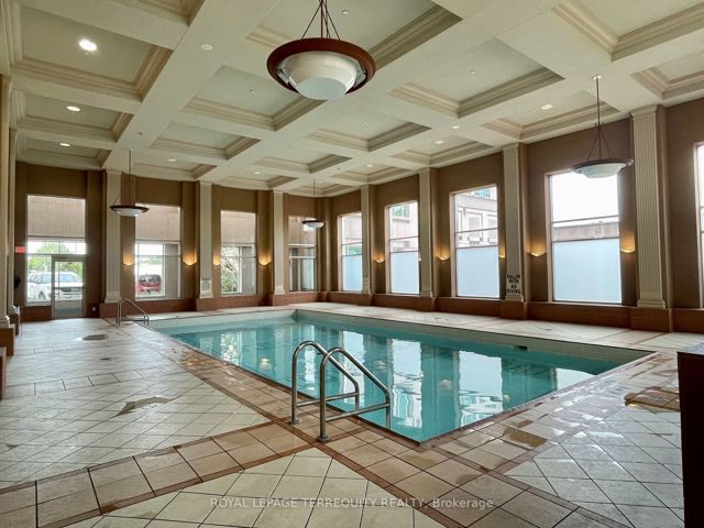 912 - 11 Lee Centre Dr