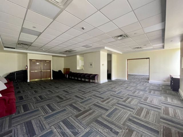 912 - 11 Lee Centre Dr