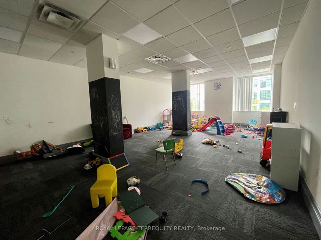 912 - 11 Lee Centre Dr