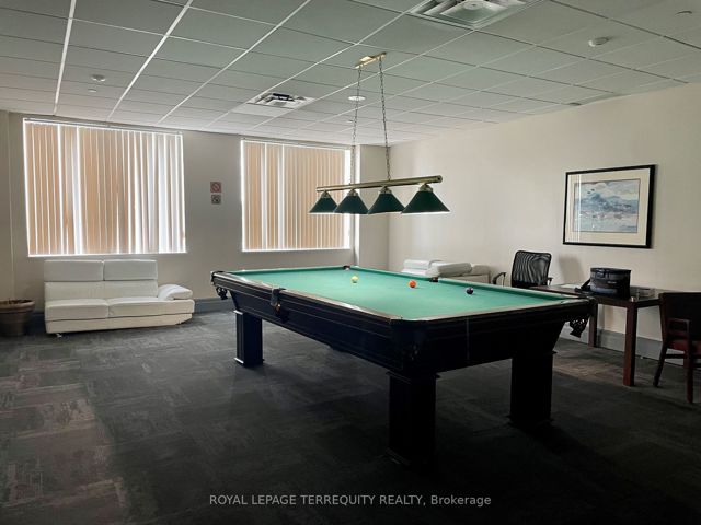 912 - 11 Lee Centre Dr
