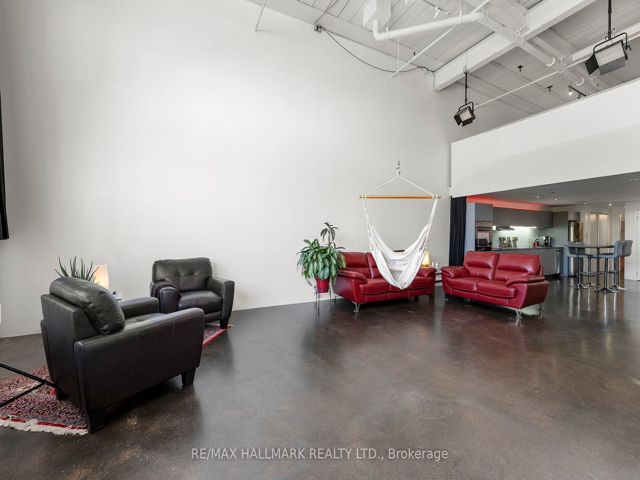226 - 1173 Dundas St E