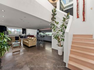 226 - 1173 Dundas St E