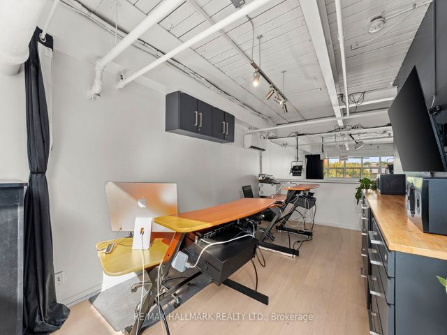 226 - 1173 Dundas St E