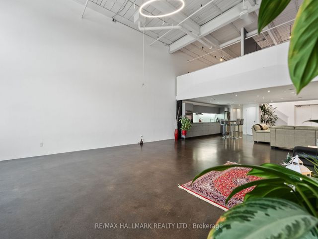 226 - 1173 Dundas St E
