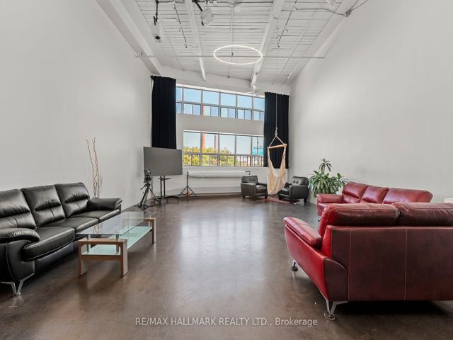 226 - 1173 Dundas St E
