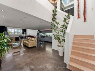 226 - 1173 Dundas St E