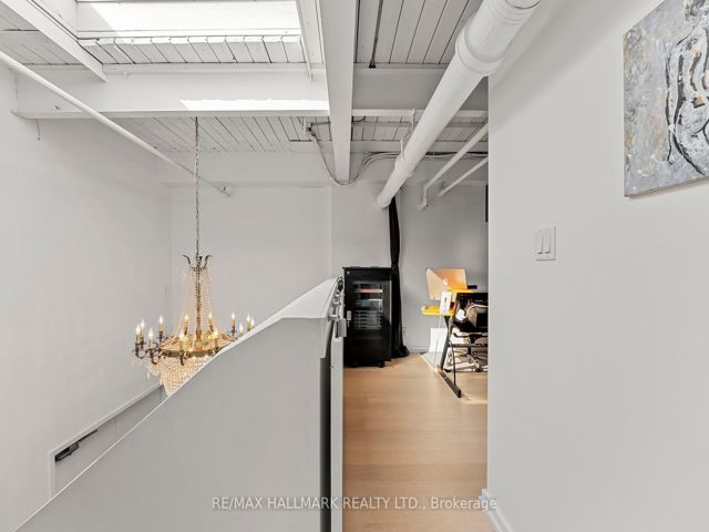 226 - 1173 Dundas St E