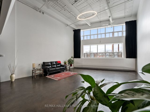 226 - 1173 Dundas St E