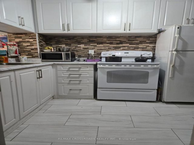 410 - 3050 Ellesmere Rd