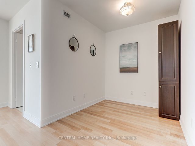 2721 - 238 Bonis Ave