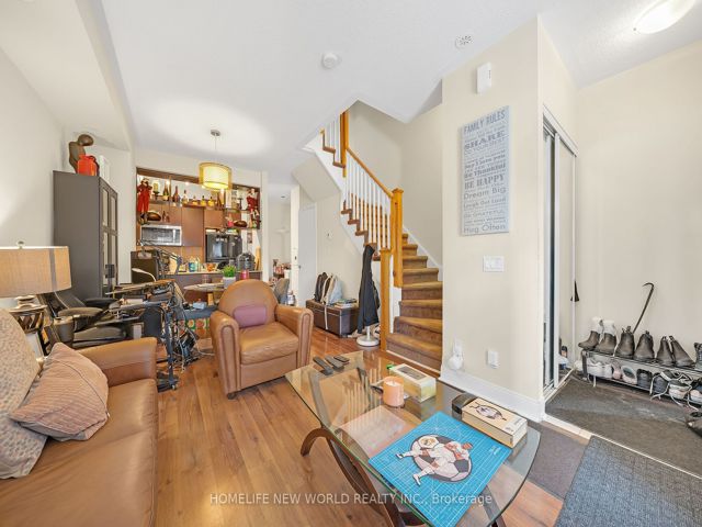 14 - 310 Village Green Sq