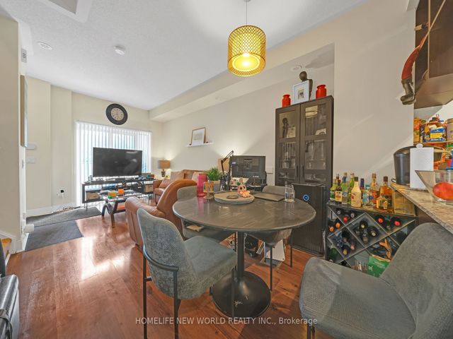 14 - 310 Village Green Sq
