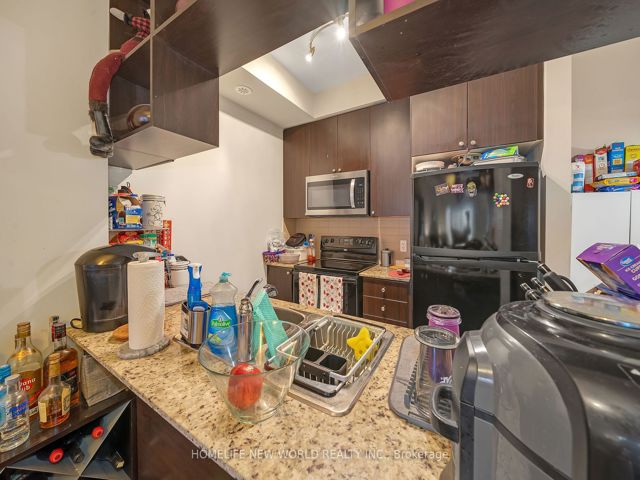 14 - 310 Village Green Sq