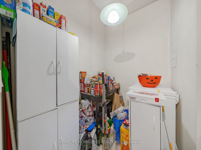 14 - 310 Village Green Sq
