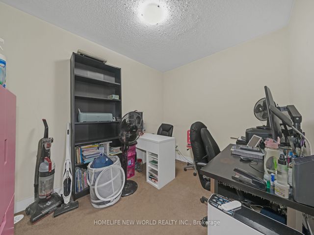 14 - 310 Village Green Sq