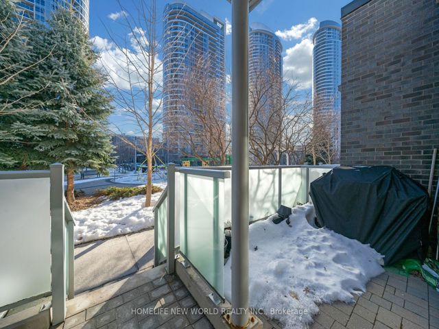 14 - 310 Village Green Sq