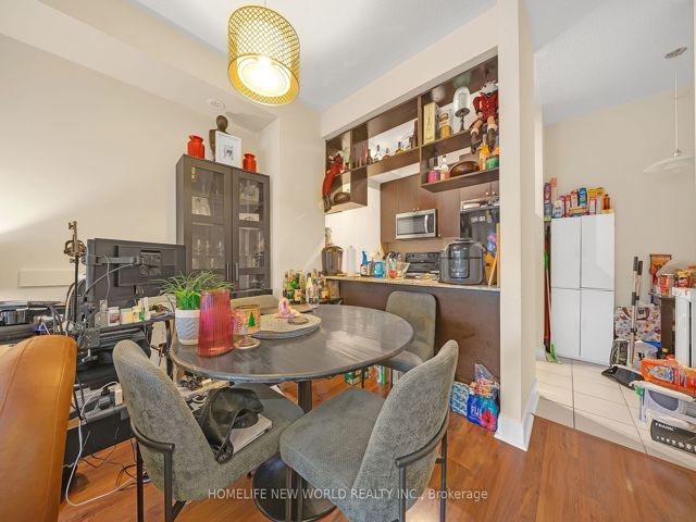 14 - 310 Village Green Sq