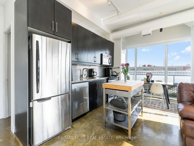 412 - 201 Carlaw Ave E