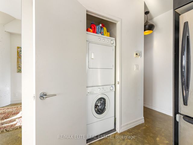412 - 201 Carlaw Ave E