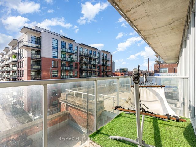 412 - 201 Carlaw Ave E