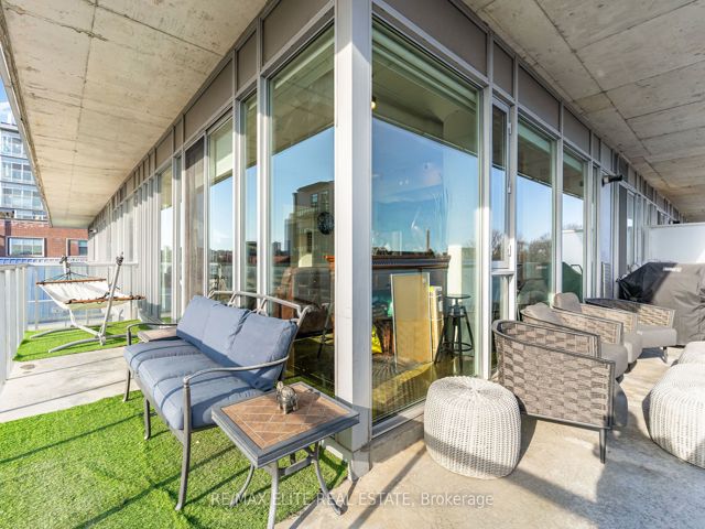 412 - 201 Carlaw Ave E