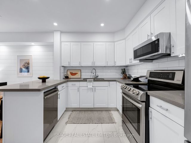 38 - 1209 Queen St E