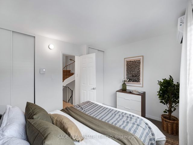 38 - 1209 Queen St E