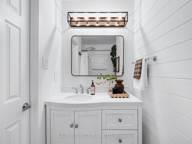 38 - 1209 Queen St E