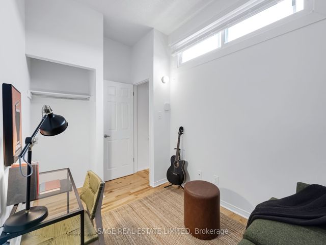 38 - 1209 Queen St E