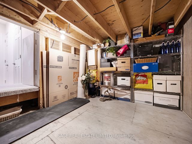 38 - 1209 Queen St E