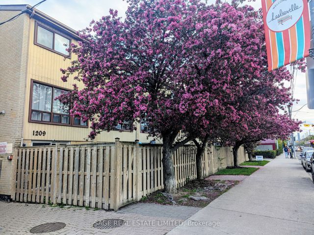 38 - 1209 Queen St E