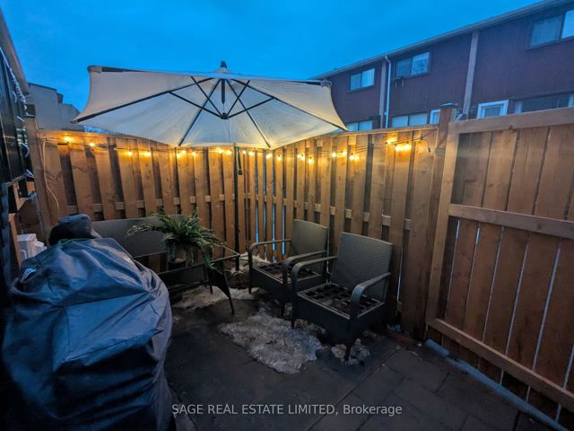 38 - 1209 Queen St E