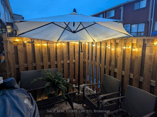38 - 1209 Queen St E
