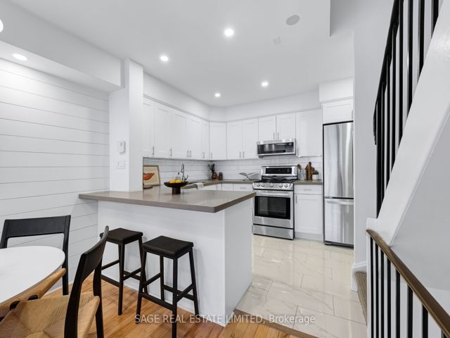 38 - 1209 Queen St E