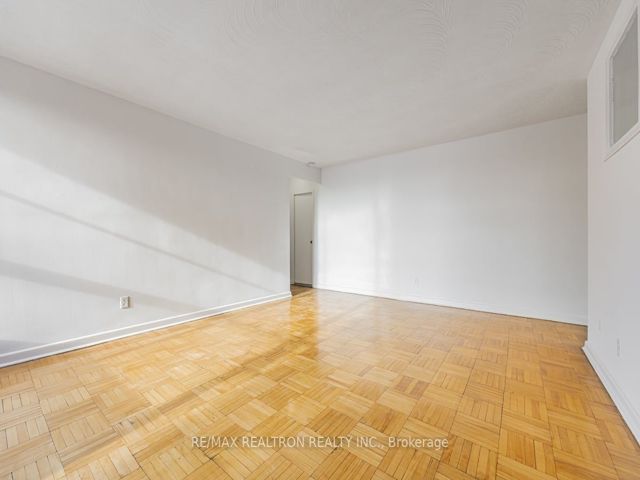 307 - 165 Cosburn Ave