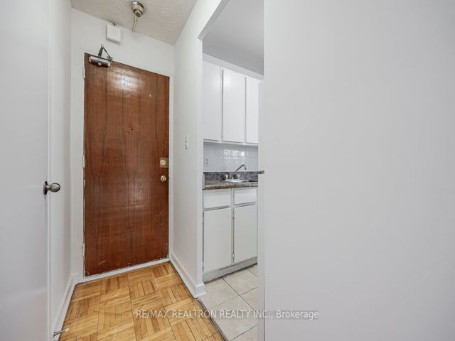 307 - 165 Cosburn Ave