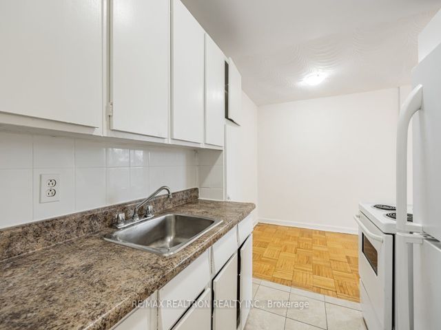 307 - 165 Cosburn Ave