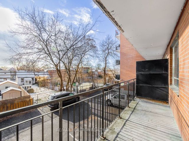 307 - 165 Cosburn Ave