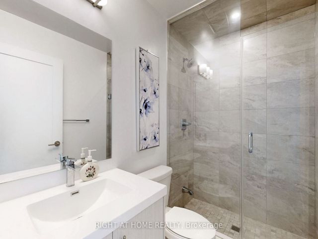 1012 - 286 Main St