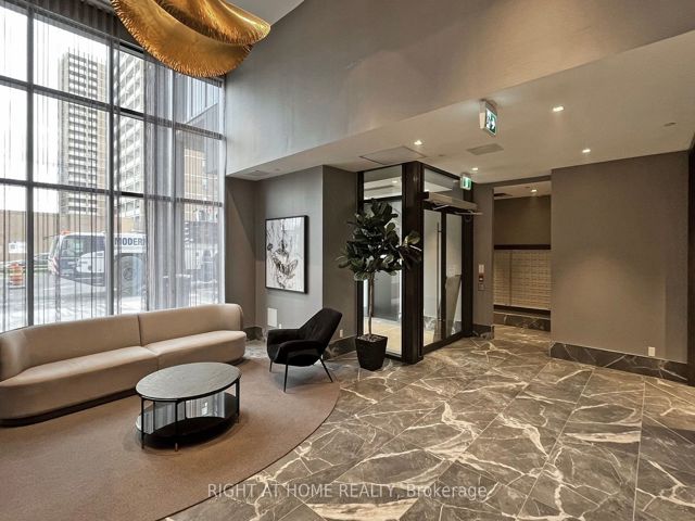 1012 - 286 Main St