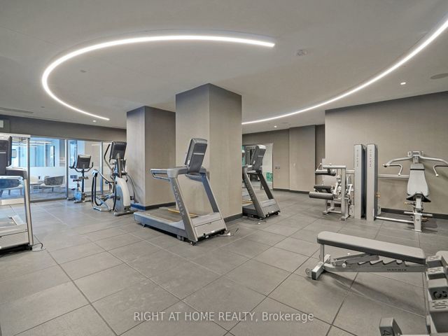 1012 - 286 Main St