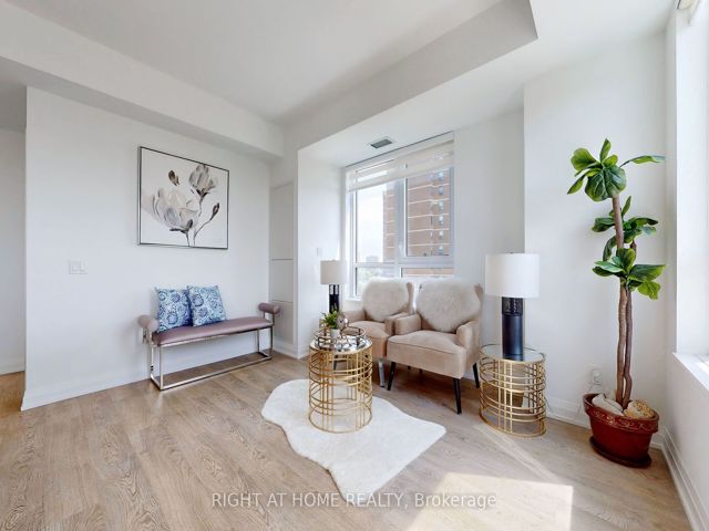 1012 - 286 Main St