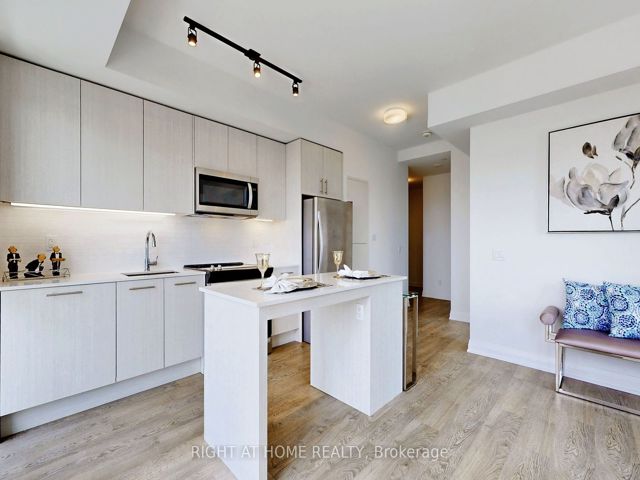 1012 - 286 Main St