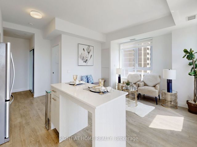 1012 - 286 Main St